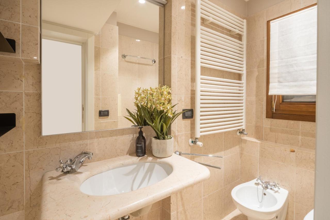 Accademia Apartments R&R Venesia Bagian luar foto