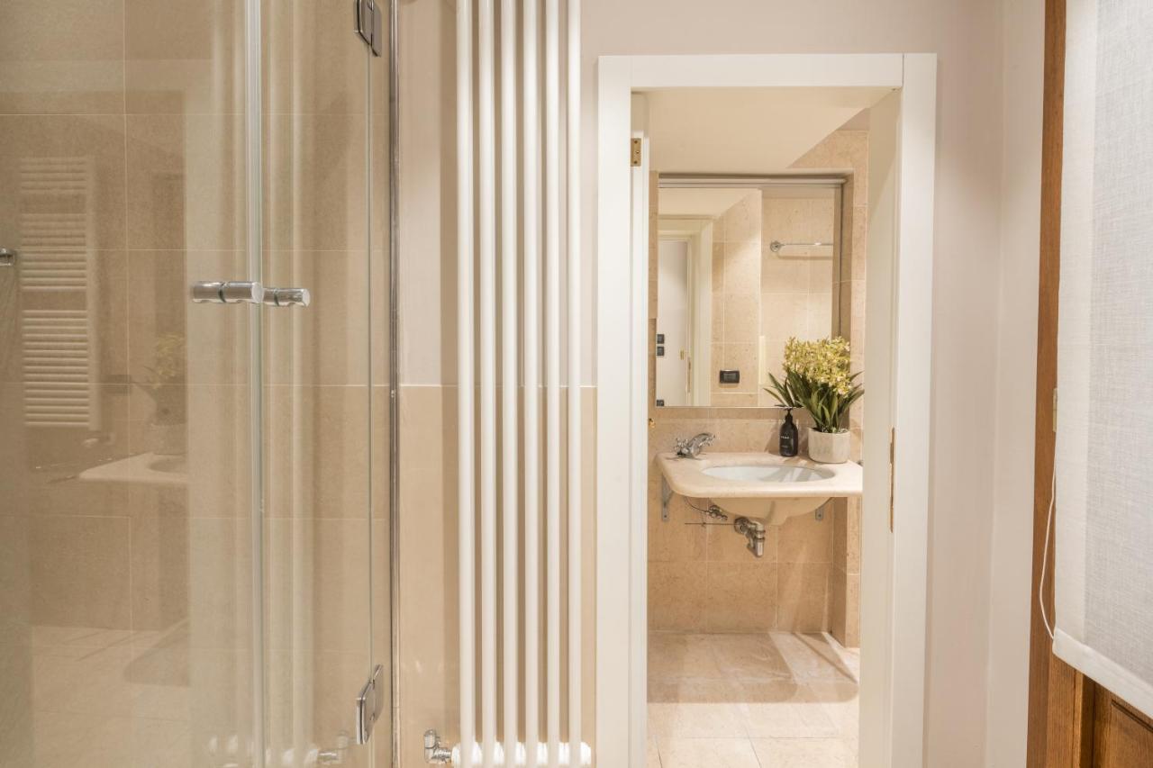 Accademia Apartments R&R Venesia Bagian luar foto